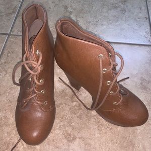 Heeled booties/lace up